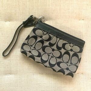 Vintage Y2K Coach Wristlet Medium